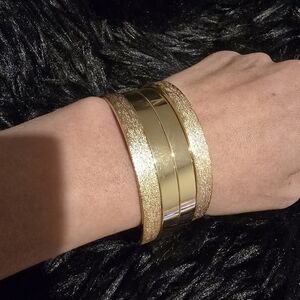 22kgp Dubai Jewelry- Elegant Gold-Tone Bangle Bracelet